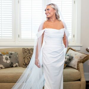 Meet your Posher, Demi